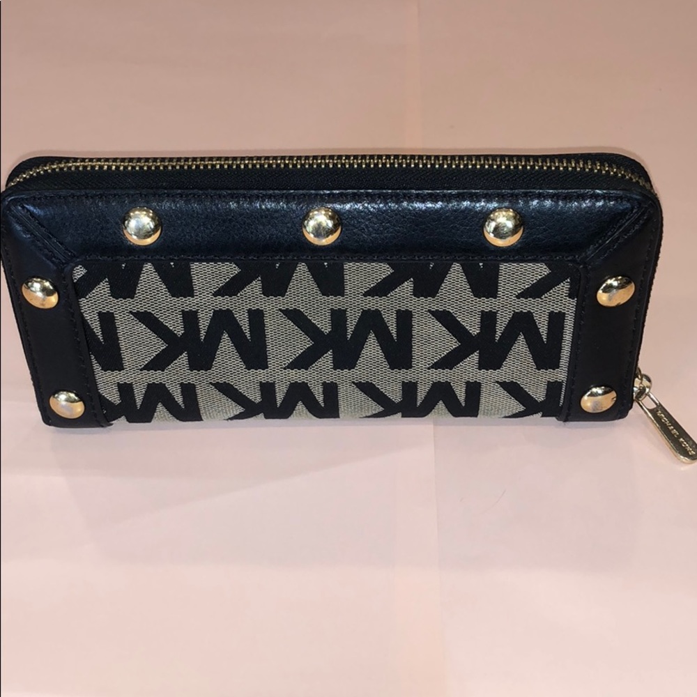 Michael Kors Authentic Wallet